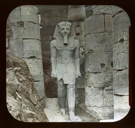 Égypte, statue de Ramsès II, Louxor